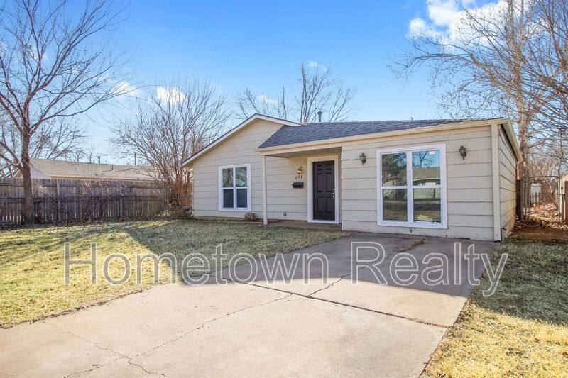 208 W 5th St, Edmond, OK 73003 - House for Rent - Image 1