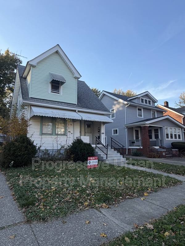 3800 W 132nd St, Upstairs Unit, Cleveland, OH 44111 - House for Rent - Image 2
