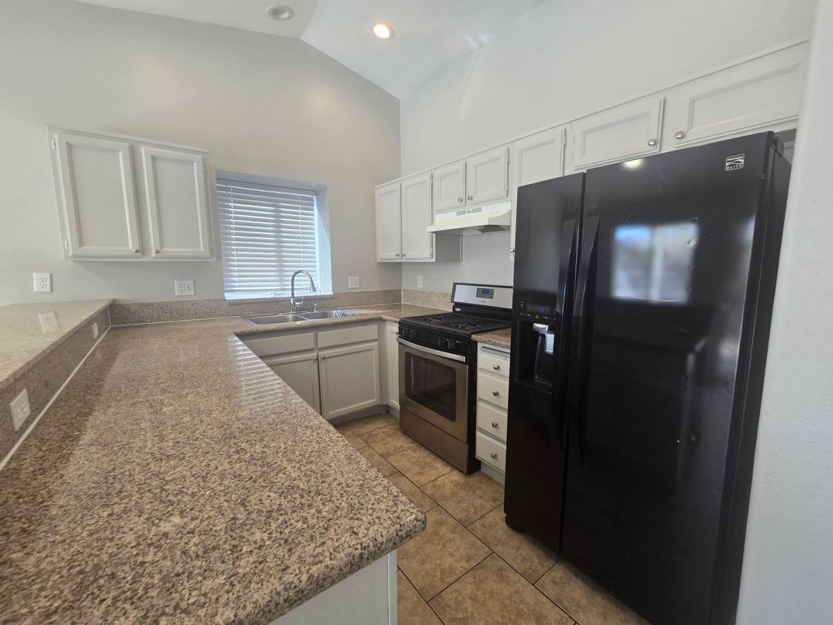 166 Skytop Dr, Henderson, NV 89015 - House for Rent - Image 5