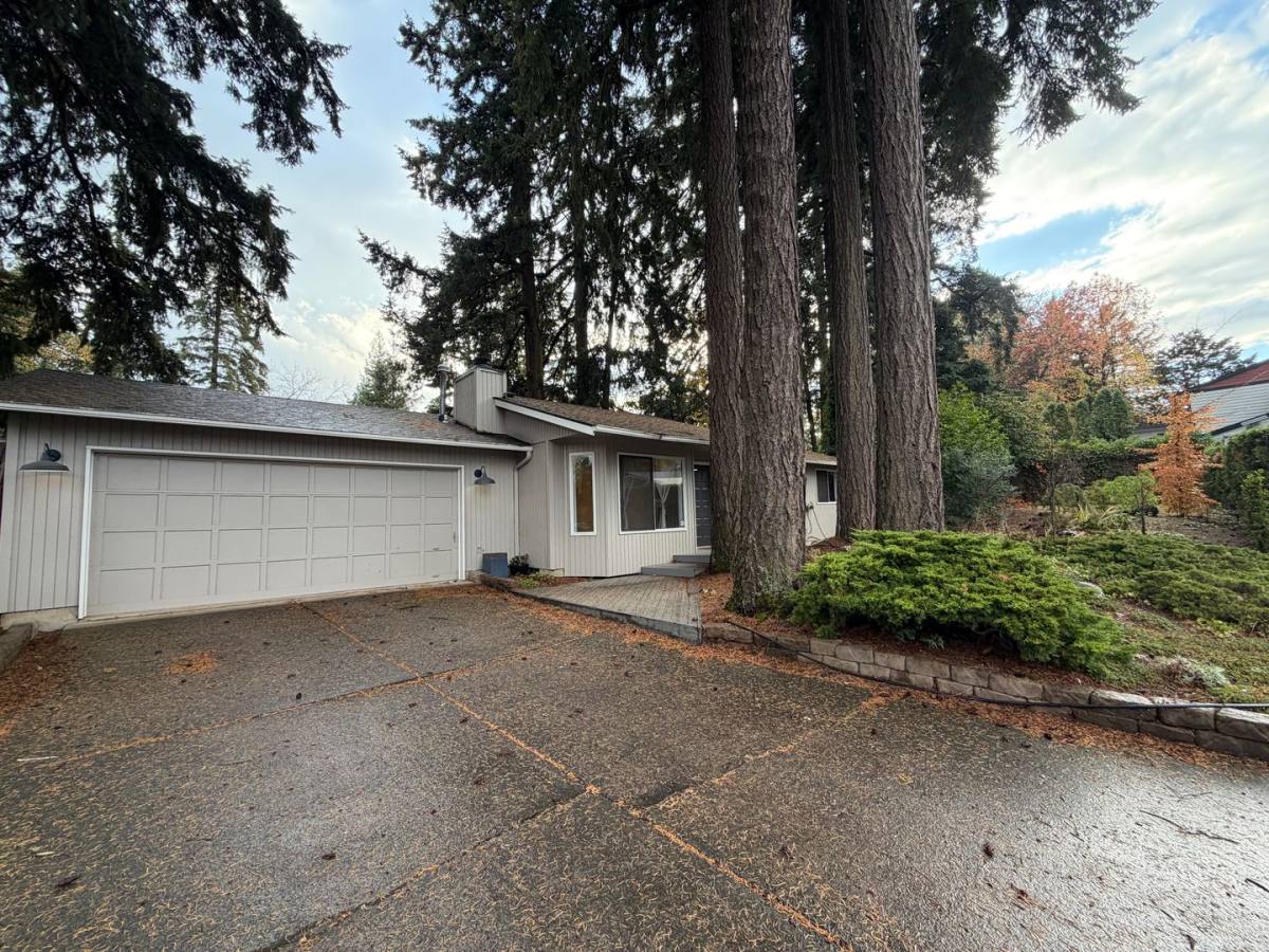 House for rent at 623 NE 172nd Ave, Portland, OR 97230