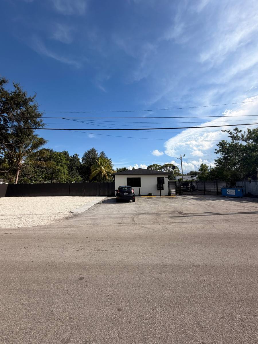 2540 NW 90th St, Miami, FL 33147 - Apartment for Rent - Image 10