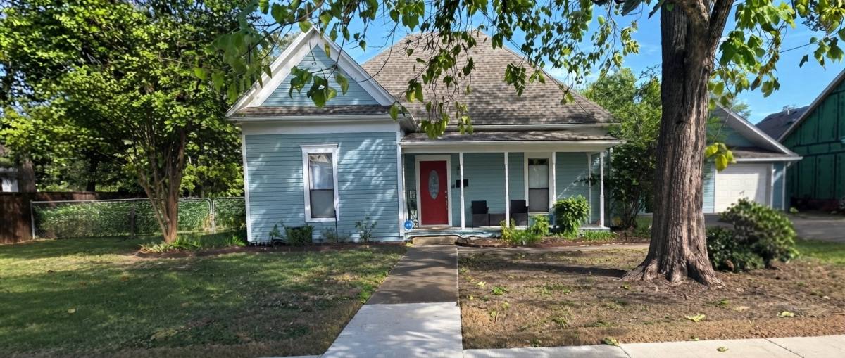 House for rent at 908 N Church St, McKinney, TX 75069