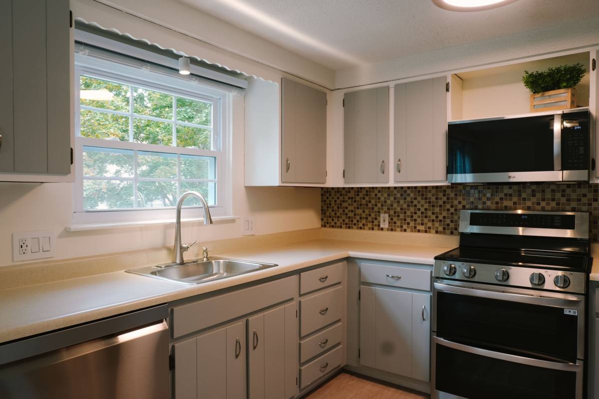 20 E Ridge Rd, Merrimack, NH 03054 - Townhouse for Rent - Image 5