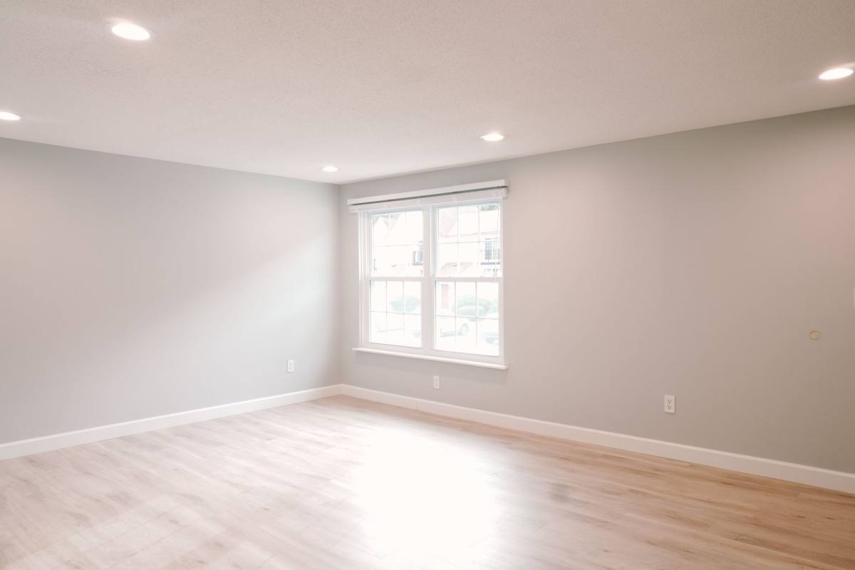 20 E Ridge Rd, Merrimack, NH 03054 - Townhouse for Rent - Image 2