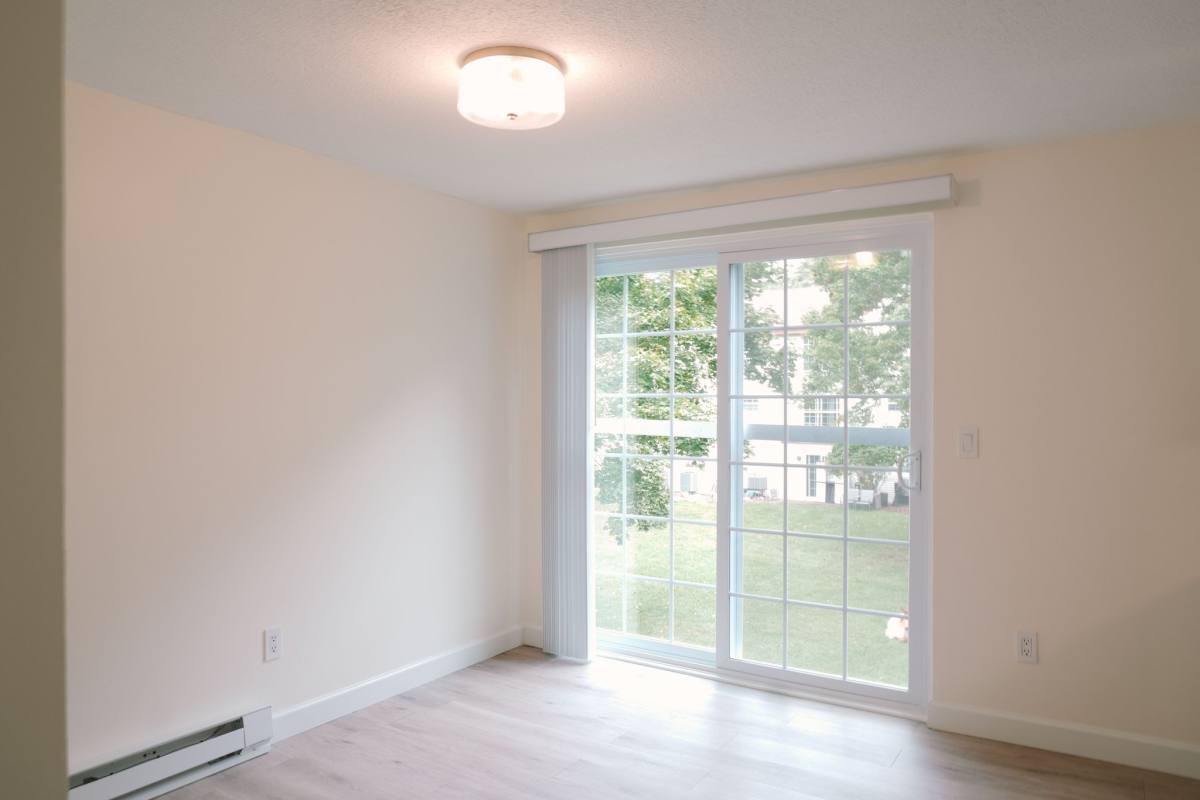 20 E Ridge Rd, Merrimack, NH 03054 - Townhouse for Rent - Image 3