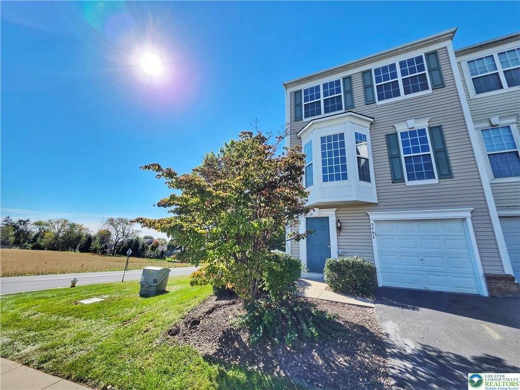 Townhouse for rent at 5293 Chandler Way, Orefield, PA 18069