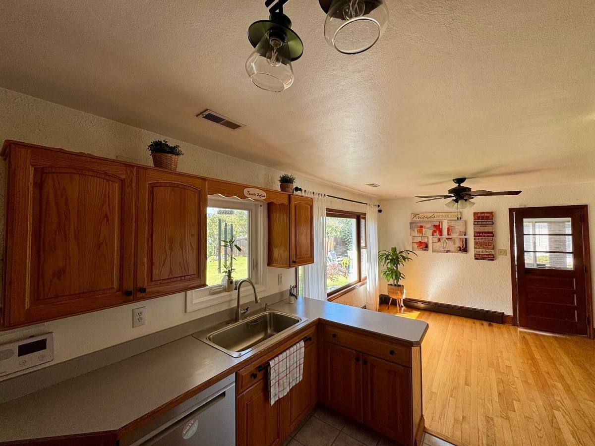1041 Braxton Rd, Front Royal, VA 22630 - House for Rent - Image 2