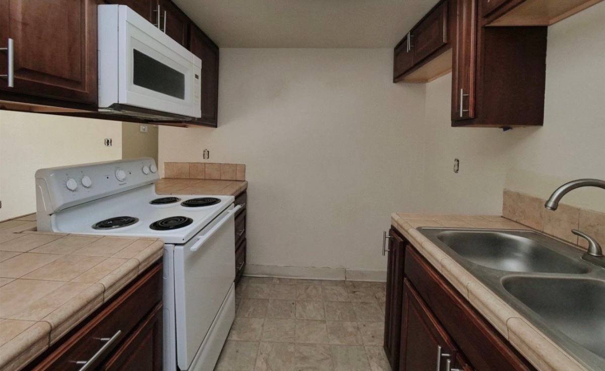 217 Kingston Lane, Modesto, CA 95354 - Apartment for Rent