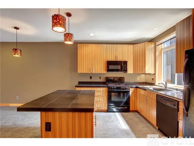1508 N 80th St #B, Seattle, WA 98103 - Townhouse for Rent - Image 3