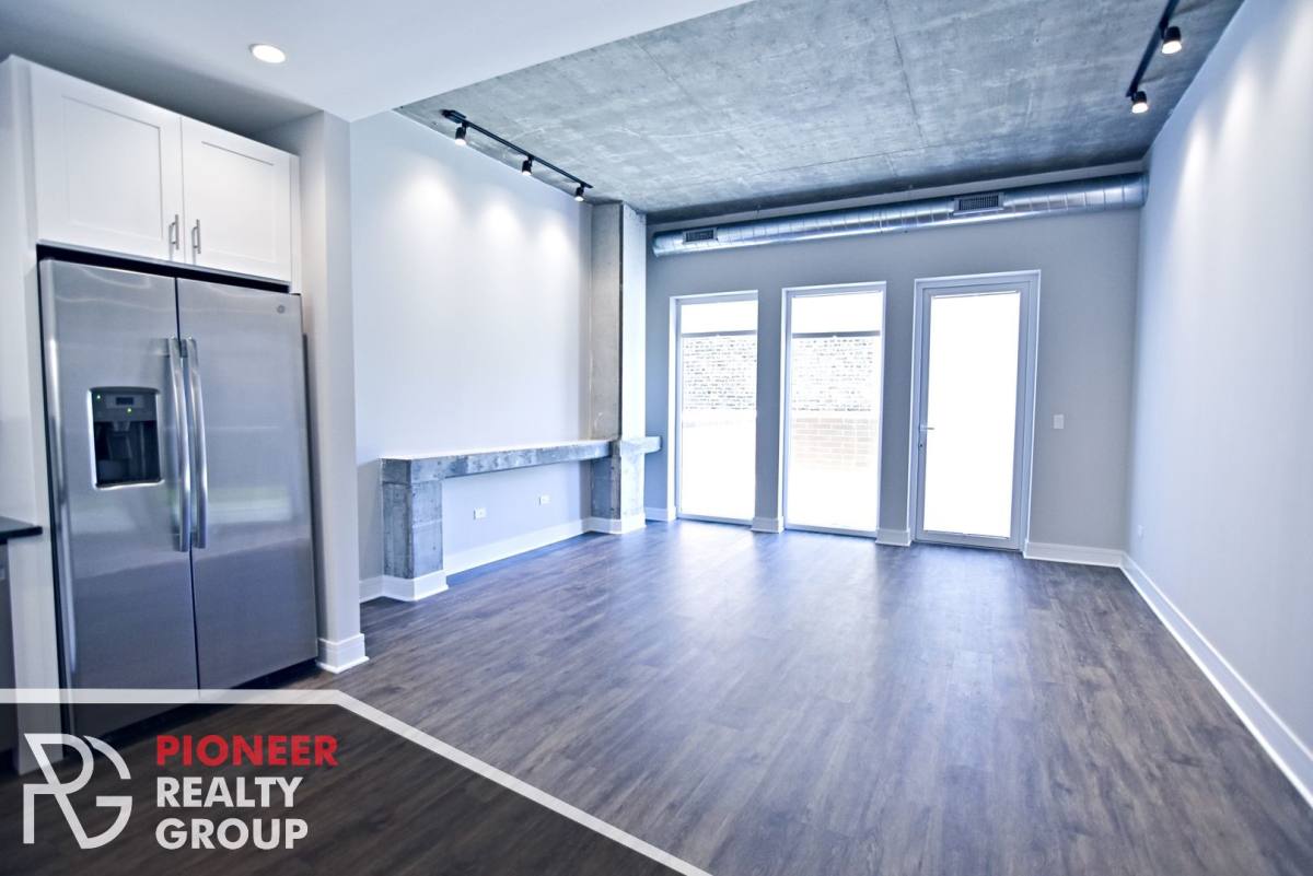 Apartment for rent at 3833 N Broadway St #219, Chicago, IL 60613
