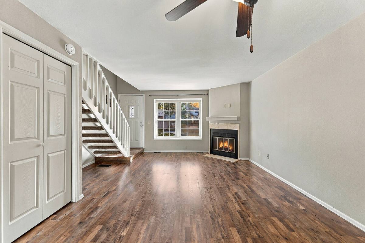 1239 S Flower Circle #B, Lakewood, CO 80232 - Apartment for Rent - Image 2