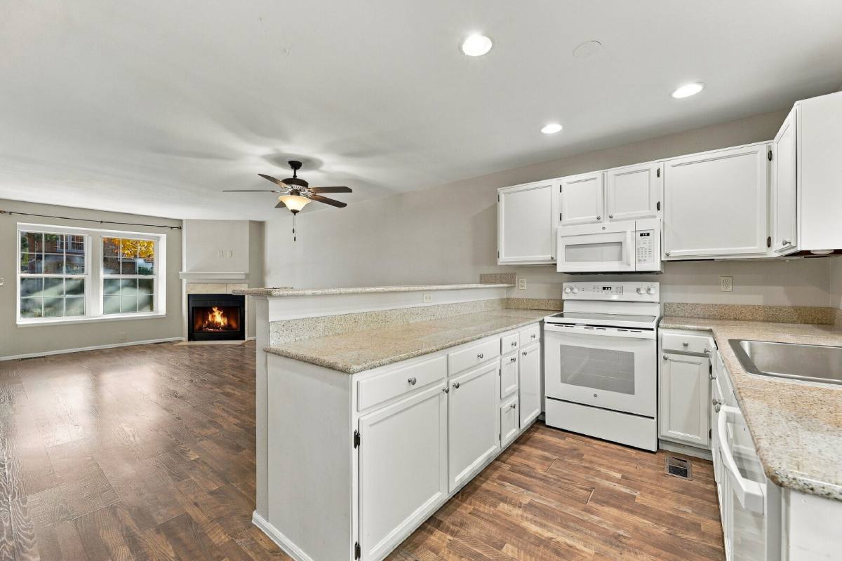 1239 S Flower Circle #B, Lakewood, CO 80232 - Apartment for Rent - Image 18