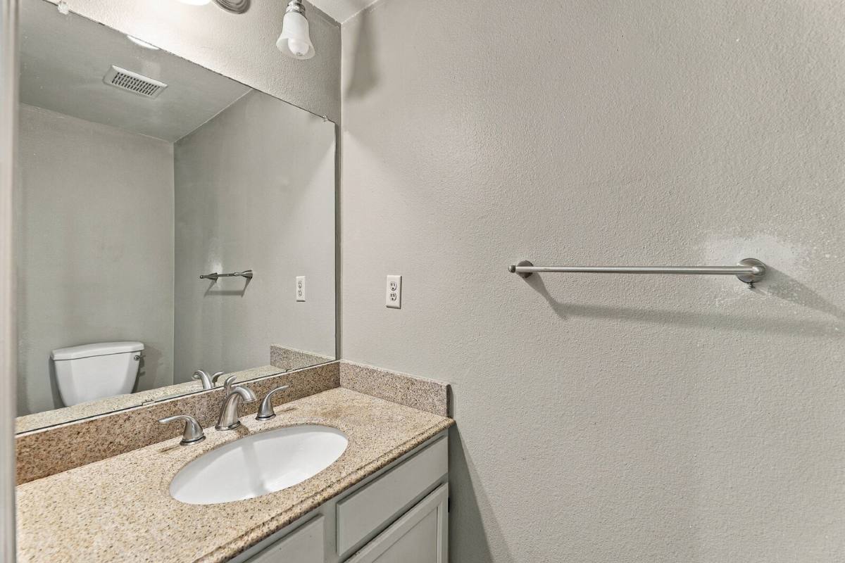 1239 S Flower Circle #B, Lakewood, CO 80232 - Apartment for Rent - Image 8