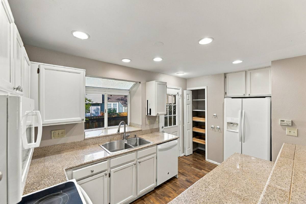 1239 S Flower Circle #B, Lakewood, CO 80232 - Apartment for Rent - Image 7