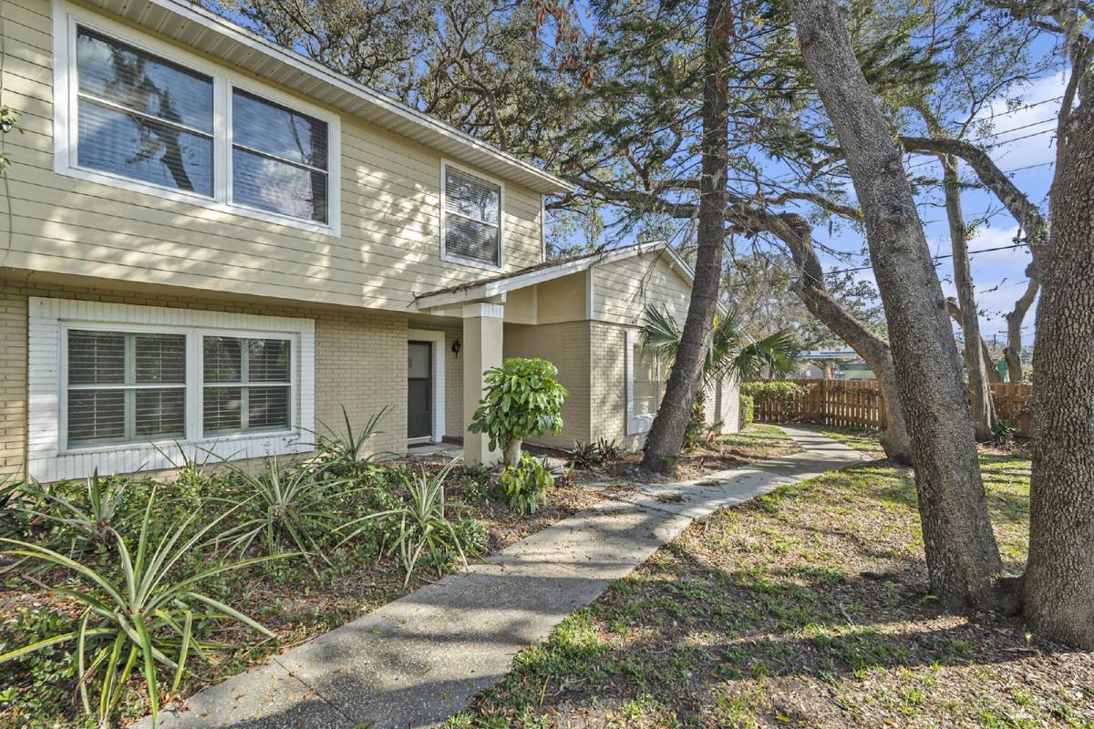 14653 Pine Glen Circle, Lutz, FL 33559 - Townhouse for Rent - Image 2