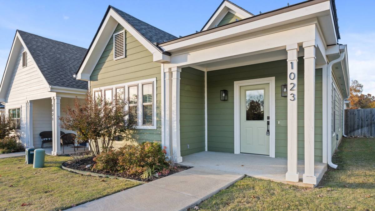 1023 NE Heights Lane, Bentonville, AR 72712 - House for Rent - Image 2