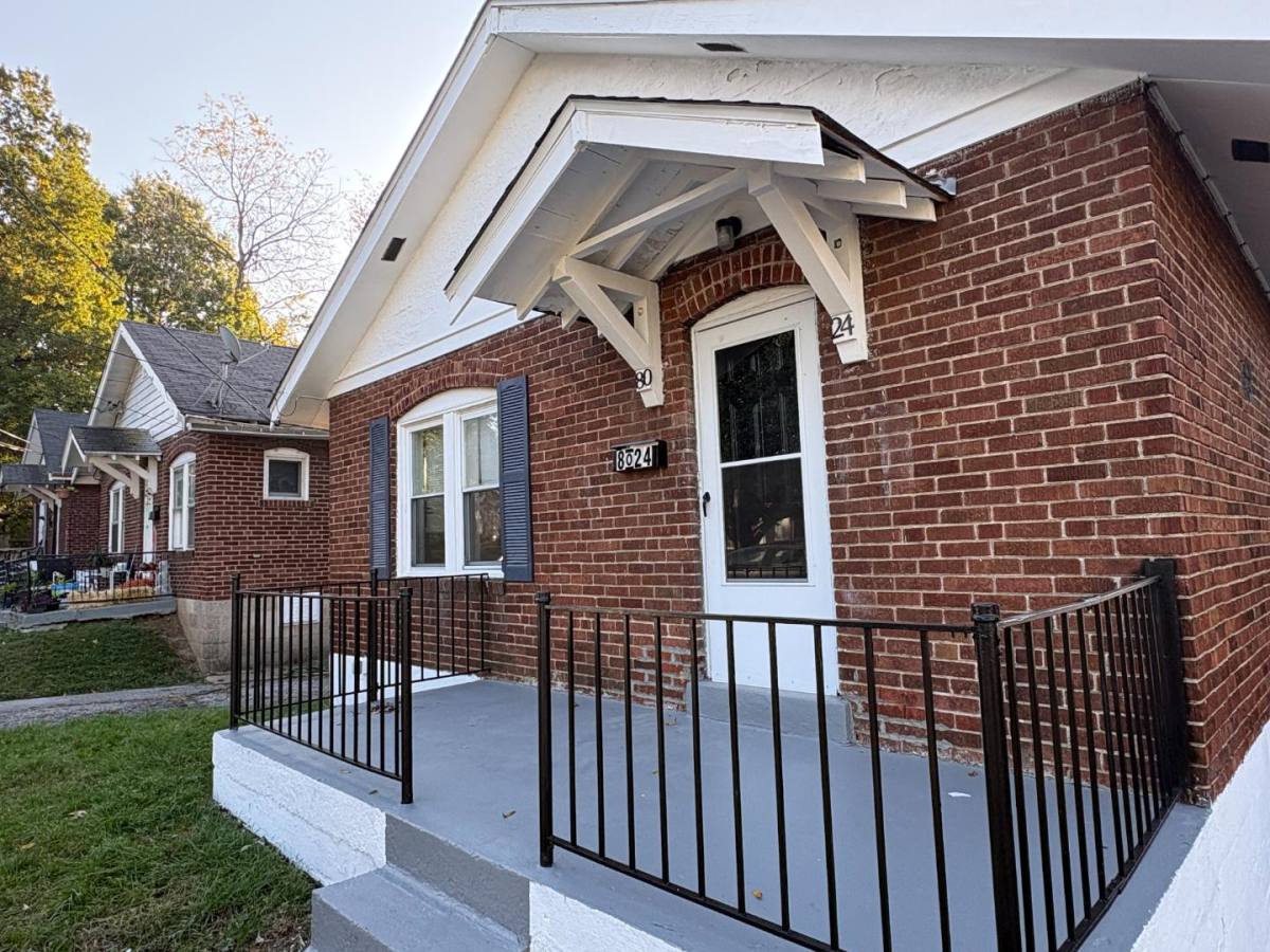 8024 Cler Ave, St. Louis, MO 63114 - House for Rent - Image 2