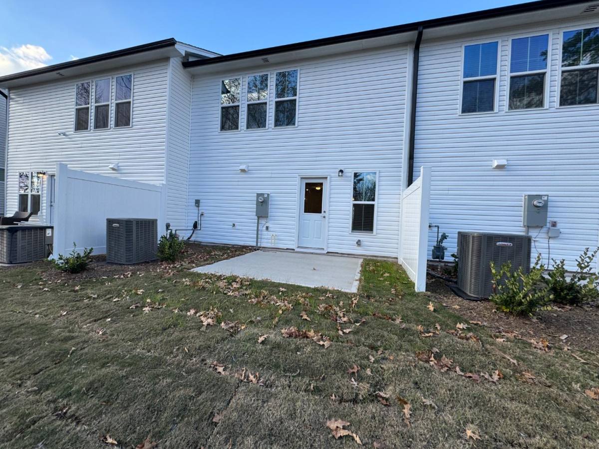 2110 Seacoast Ave, Durham, NC 27703 - Townhouse for Rent - Image 9