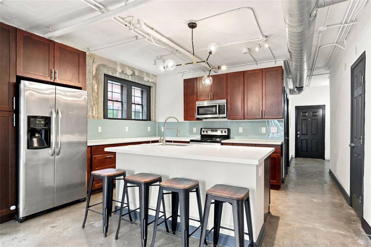 6825 Ave C #B, Houston, TX 77011 - Apartment for Rent
