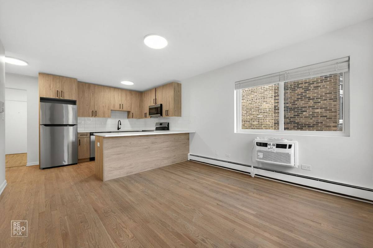 Apartment for rent at 7357 N Winchester Ave #2M, Chicago, IL 60626