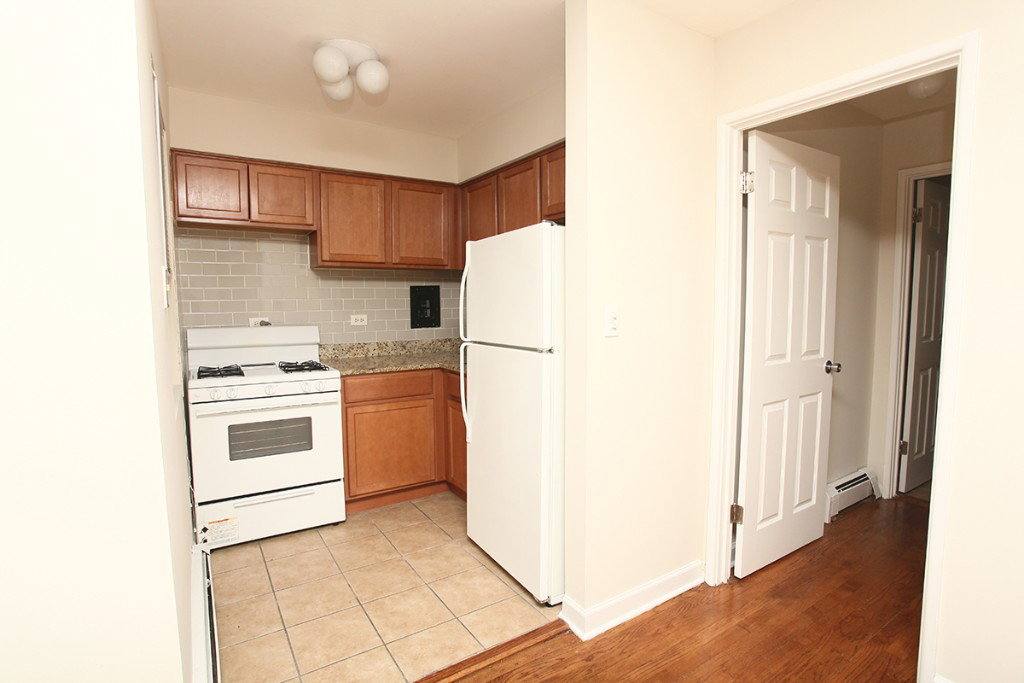 Apartment for rent at 5851 N Winthrop Ave #302, Chicago, IL 60660