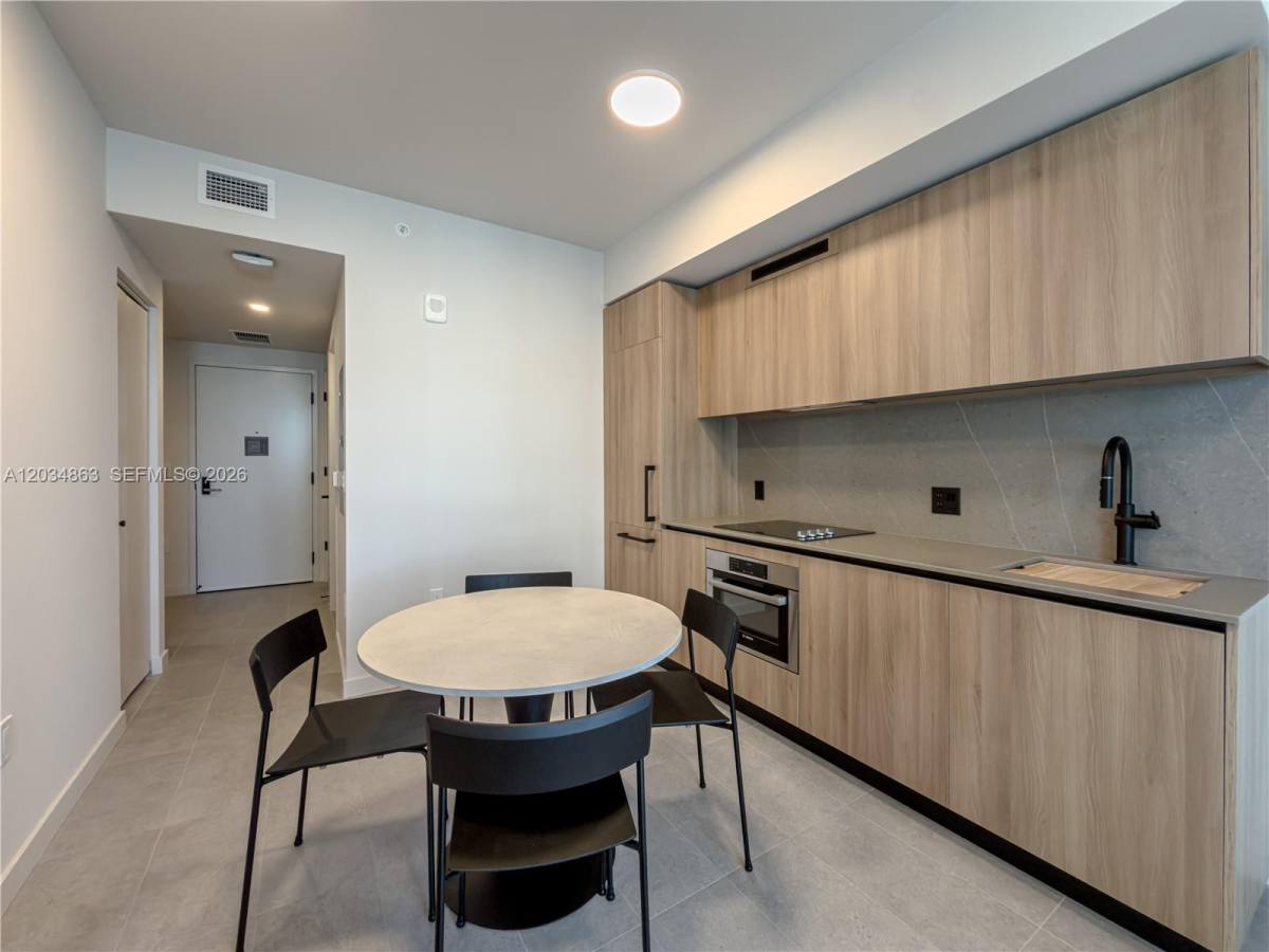 121 NE 5th St #2211, Miami, FL 33132 - Apartment for Rent - Image 10