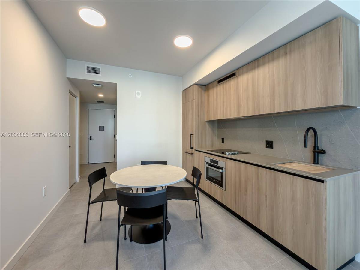 121 NE 5th St #2211, Miami, FL 33132 - Apartment for Rent - Image 8