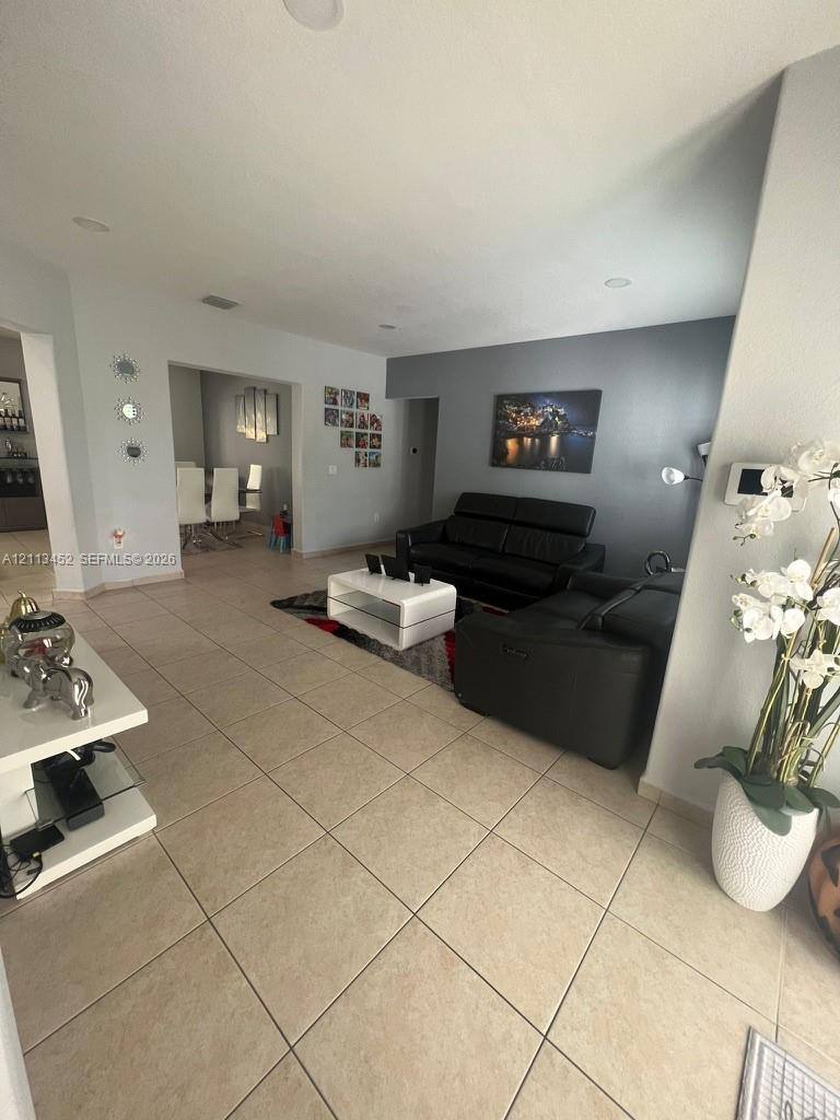 5083 SW 160th Ave, Miami, FL 33185 - House for Rent - Image 4